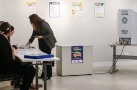Colinha em papel e sem celular: saiba o que pode entrar na cabine