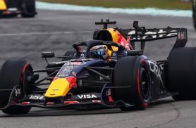 Max Verstappen vence GP do Bahrein marcado pela chuva na Malásia