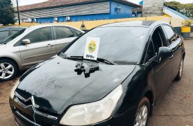 Homem é preso com carro roubado e simulacro de arma no bairro Brasília em Cascavel