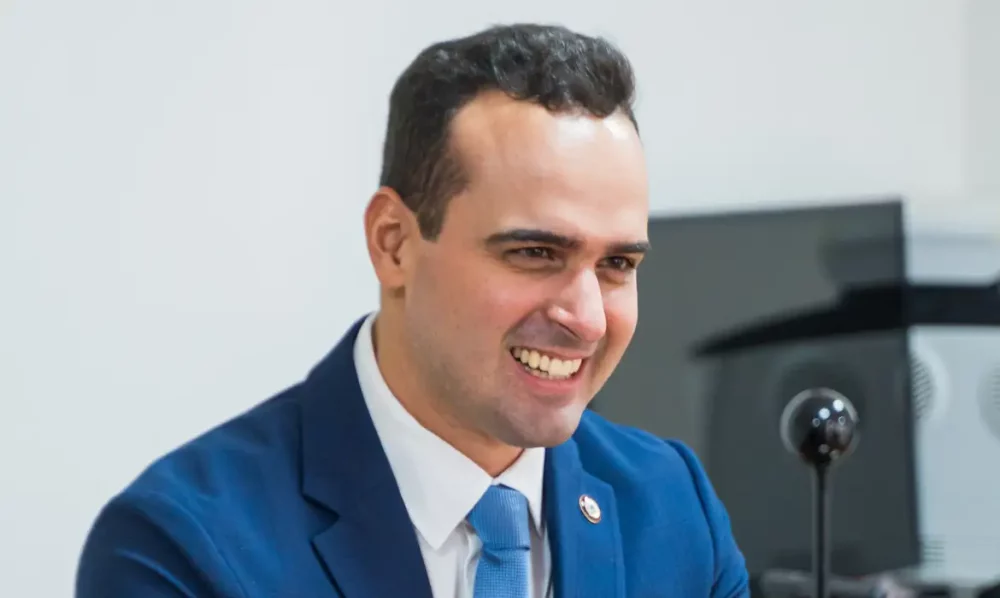 Imagem referente a Lucas Ribeiro é reeleito governador da Paraíba no primeiro turno