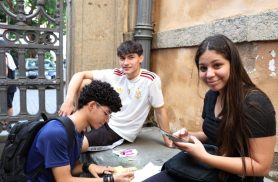 Menos numerosos em 2026, adolescentes exercem direito ao voto