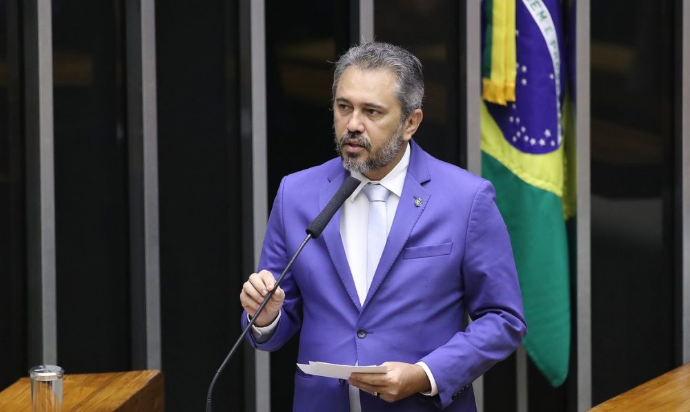 Imagem referente a Ceará reelege Elmano governador no primeiro turno