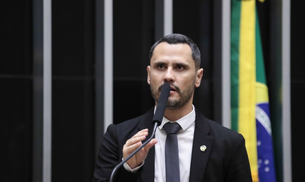 Cleitinho Azevedo é eleito governador de Minas Gerais no 1º turno Imagem referente a Cleitinho Azevedo é eleito governador de Minas Gerais no 1º turno