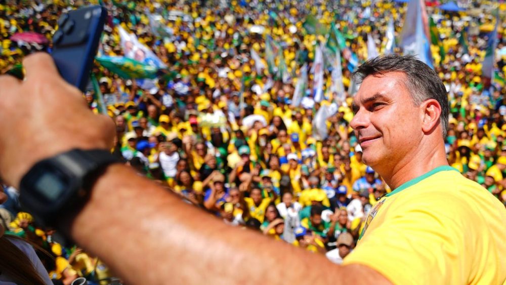 Imagem referente a Flavio Bolsonaro recebe 64,32% dos votos para presidente em Cascavel