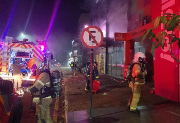 Incêndio em restaurante mobiliza Corpo de Bombeiros no Centro de Cascavel