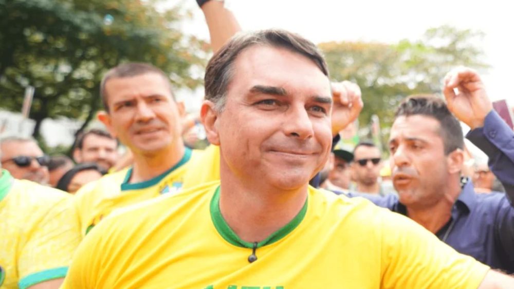 Imagem referente a Flavio Bolsonaro recebe 66,12% dos votos para presidente em Toledo