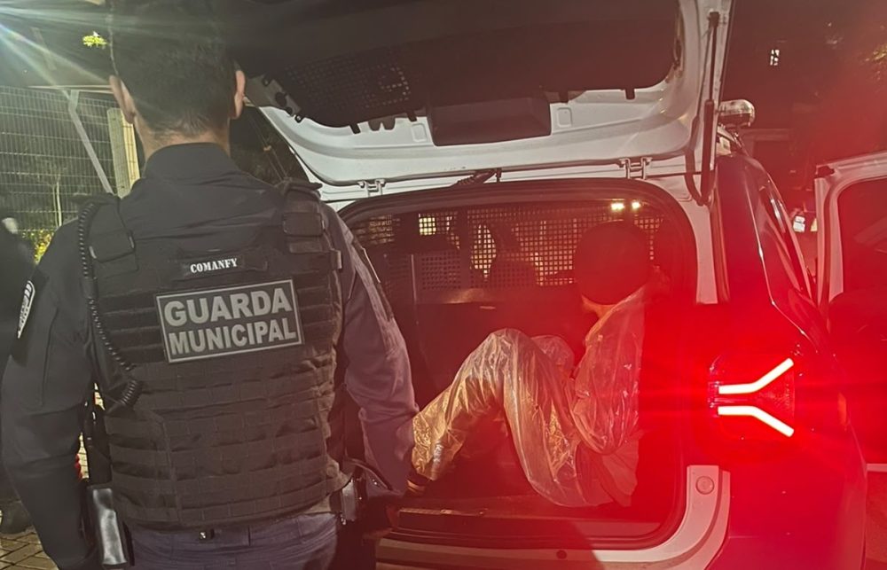 Imagem referente a Homem é preso com lâmpada do Ecopark Sul após suspeita de furto em Cascavel