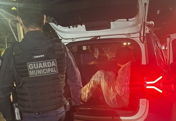 Homem é preso com lâmpada do Ecopark Sul após suspeita de furto em Cascavel