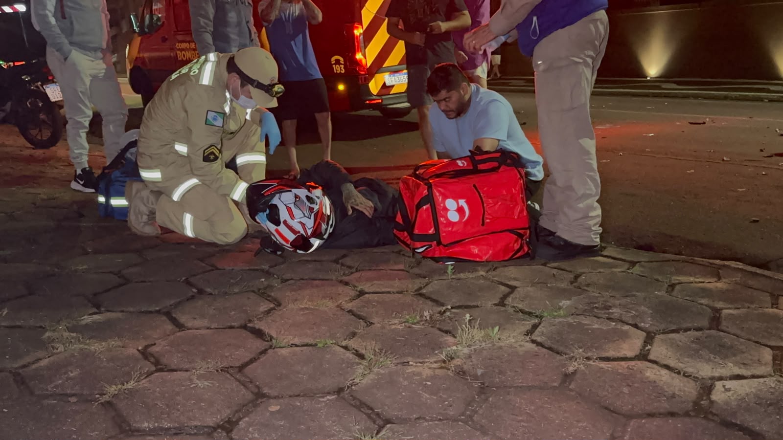 Motociclista tem suspeita de fratura na clavícula após colisão com Pulse