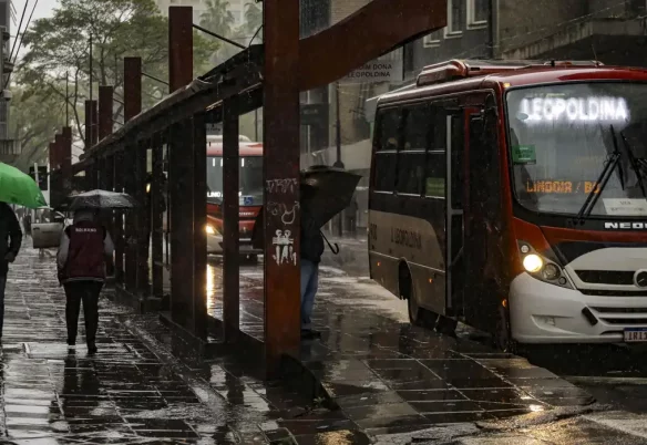 Tempo fica chuvoso em grande parte do país nesta segunda-feira