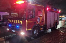 Bombeiros são acionados após moradora sentir forte cheiro de combustível em apartamento