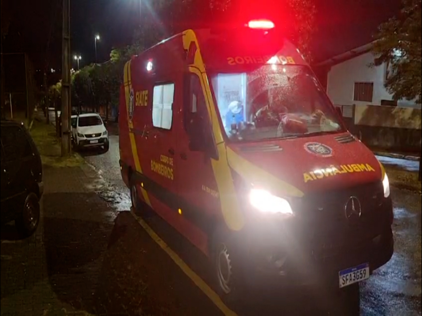 Jovem de 19 anos sofre lesão durante partida de futsal e é socorrido pelo Siate