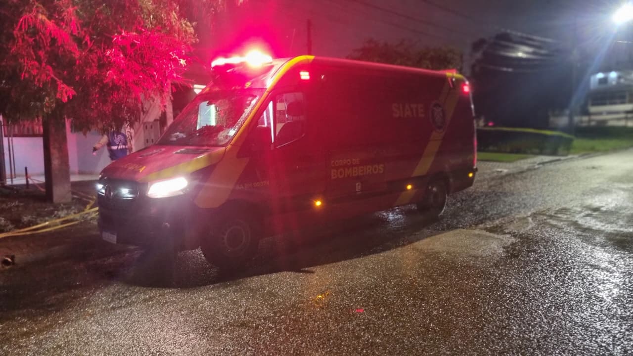 Idosa de 90 anos fica ferida após cair e bater a cabeça em imóvel no Country