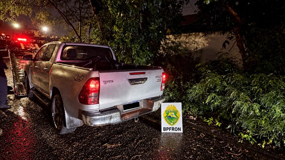 Imagem referente a Motorista abandona Hilux furtada e foge a pé, em Cascavel