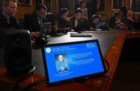 Belga que descobriu menor partícula do universo recebe Nobel da Física