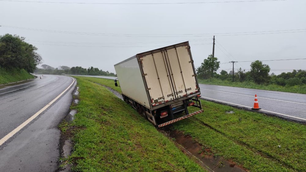 Imagem referente a Via Campo anuncia bloqueio total na BR-163 em Cascavel às 11h para remoção de caminhão