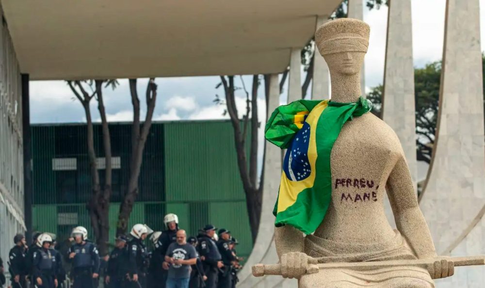 Imagem referente a Moraes autoriza progressão de 'Débora do Batom', condenada pelo 8/1, para regime semiaberto