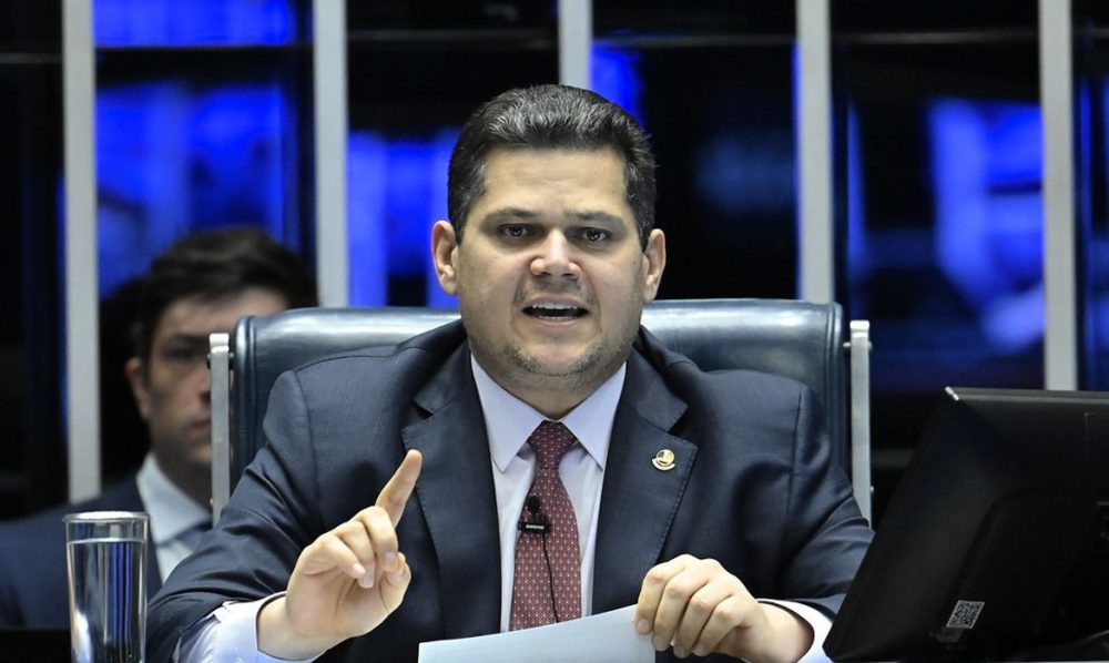 Alcolumbre anuncia sessões para discutir e votar fim da escala 6x1 Imagem referente a Alcolumbre anuncia sessões para discutir e votar fim da escala 6x1