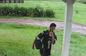 Indivíduo invade residência, furta PS4, relógios, joias e utensílios no Bairro Floresta, em Cascavel
