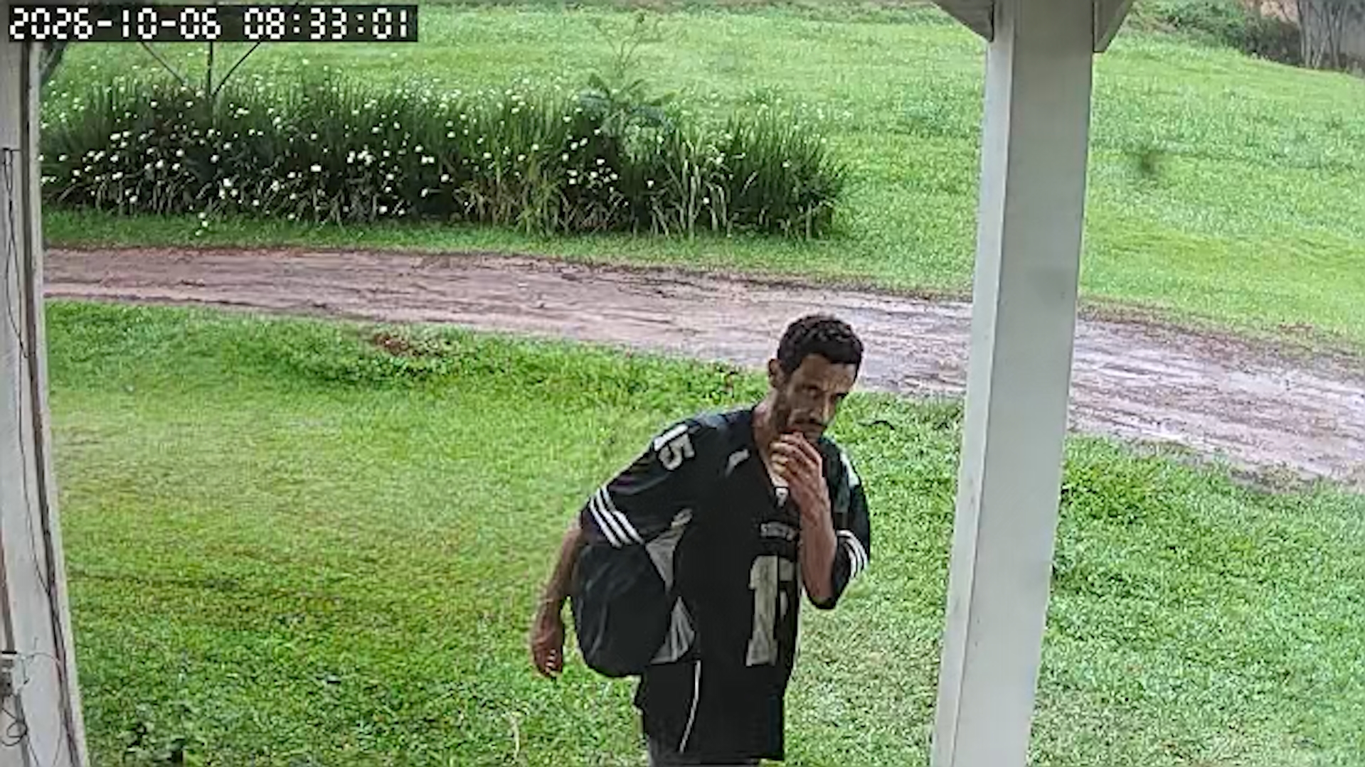 Indivíduo invade residência, furta PS4, relógios, joias e utensílios no Bairro Floresta, em Cascavel