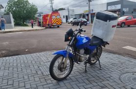 Motociclista fica ferido após acidente entre carro e moto no Parque São Paulo, em Cascavel