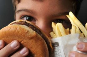 OMS lança guia para enfrentar obesidade em crianças e adolescentes