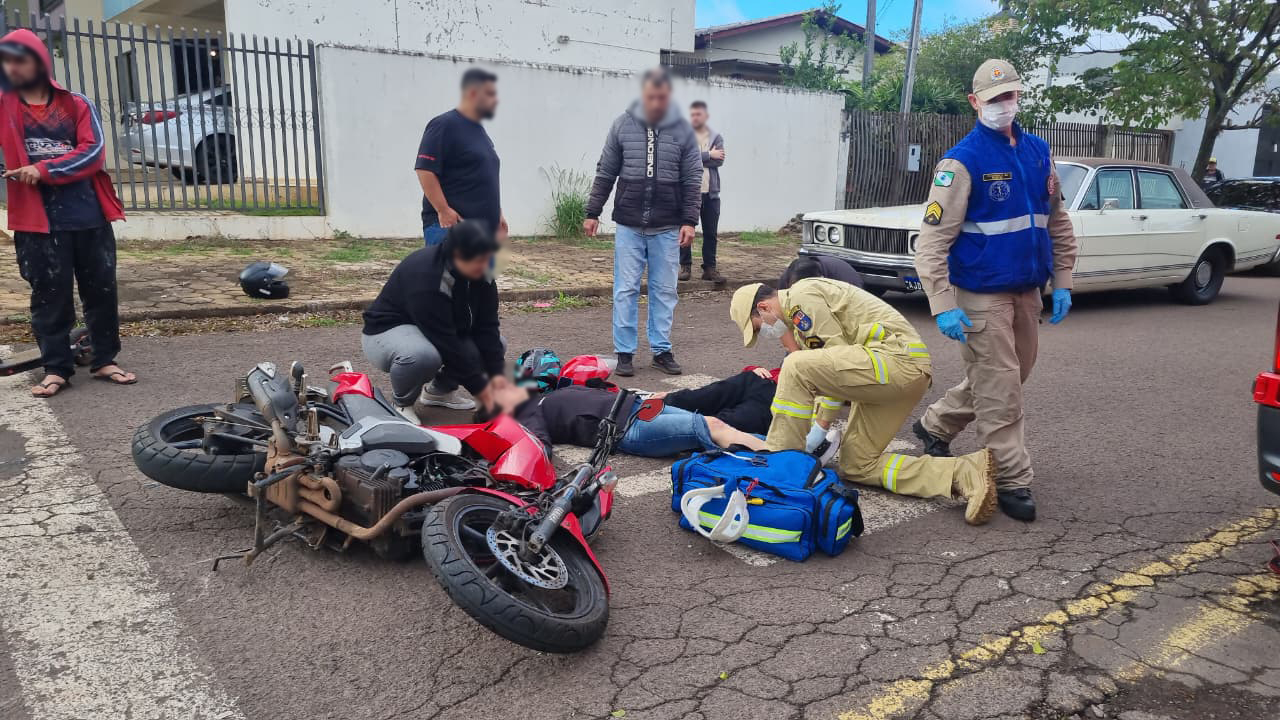 Acidente entre motos deixa vítimas feridas no Parque São Paulo, em Cascavel