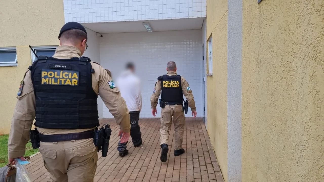 Jovem de 17 anos é apreendido pela PM após vítima relatar agressão e tentativa de enforcamento