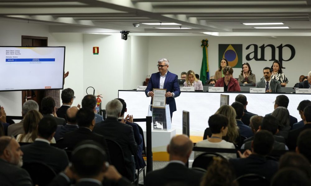 Maior leilão do pré-sal termina com sete dos 13 blocos arrematados Imagem referente a Maior leilão do pré-sal termina com sete dos 13 blocos arrematados
