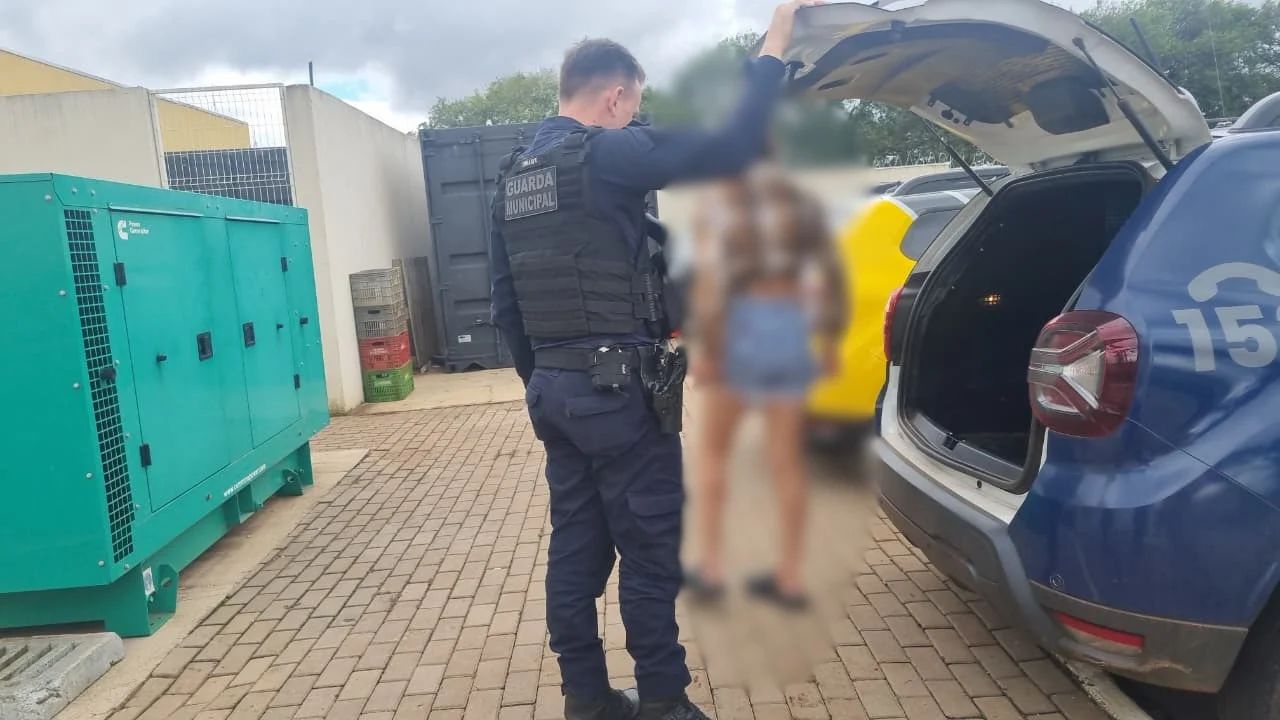 Sem dinheiro para pagar motel, mulher deixa celular e caso acaba na Delegacia