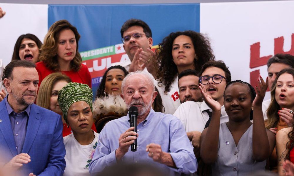 Imagem referente a Lula cobra Flávio Bolsonaro sobre apoio ao fim da escala 6x1