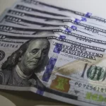 Imagem relativa a Dólar volta a R$ 5 com ambiente externo e ajuste pós-eleitoral