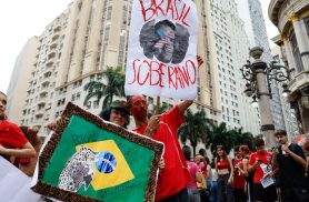 Estudantes fazem ato no Rio de Janeiro em defesa de voto em Lula