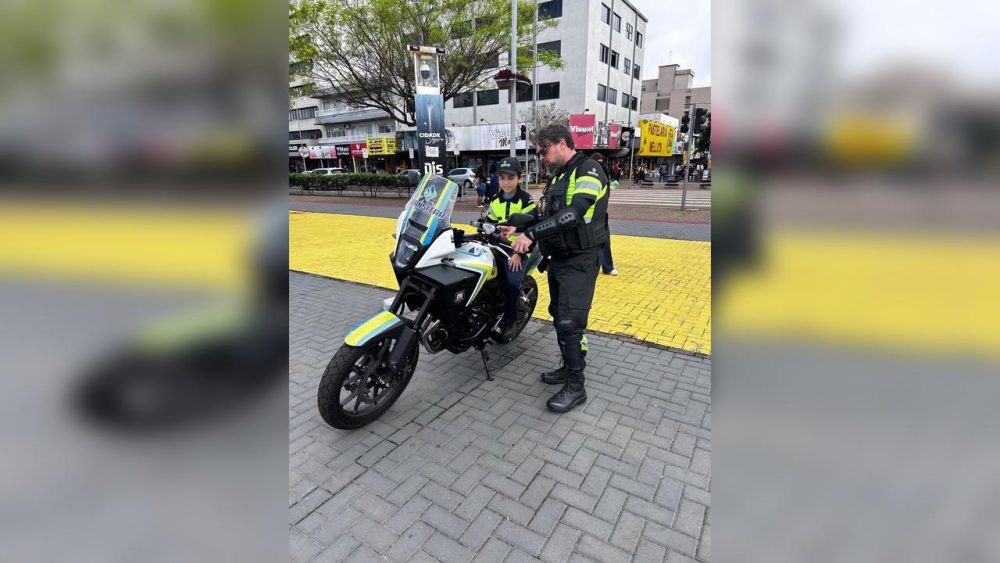 Imagem referente a Crianças viram agentes de trânsito por um dia em ação educativa em Cascavel