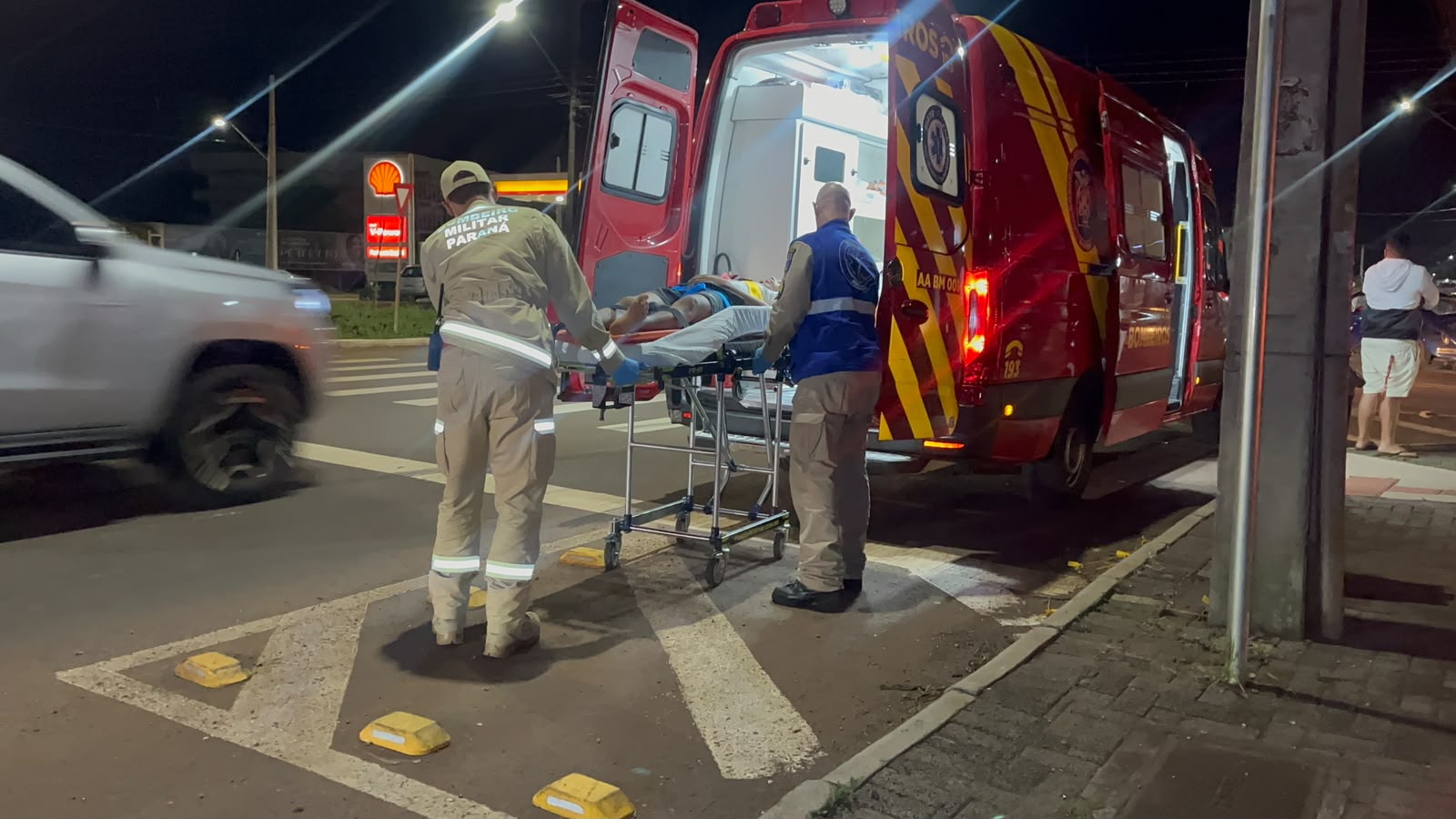 Acidente no Bairro Universitário em Cascavel deixa jovem ferido na Rua Emílio Bautitz