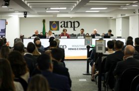 Leilão da ANP arrecada R$ 3 bilhões com a venda de 49 blocos Leilão da ANP arrecada R$ 3 bilhões com a venda de 49 blocos