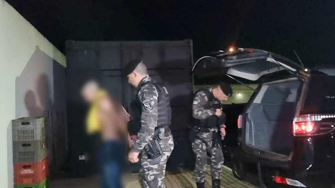Polícia recupera carro furtado em Cascavel e encaminha dois à delegacia