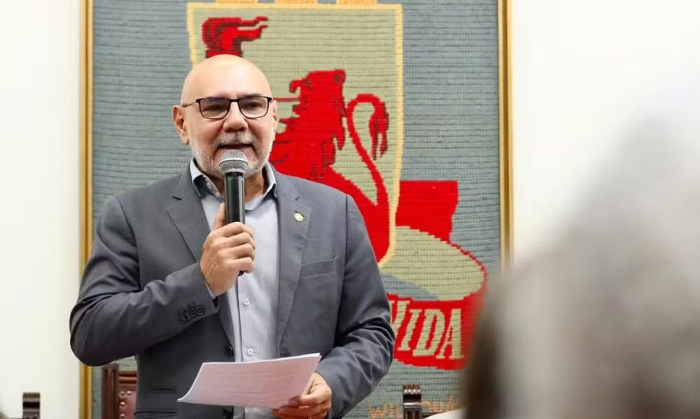 Reitor da UFPE estima prejuízo de incêndio em cerca R$ 100 milhões Imagem referente a Reitor da UFPE estima prejuízo de incêndio em cerca R$ 100 milhões