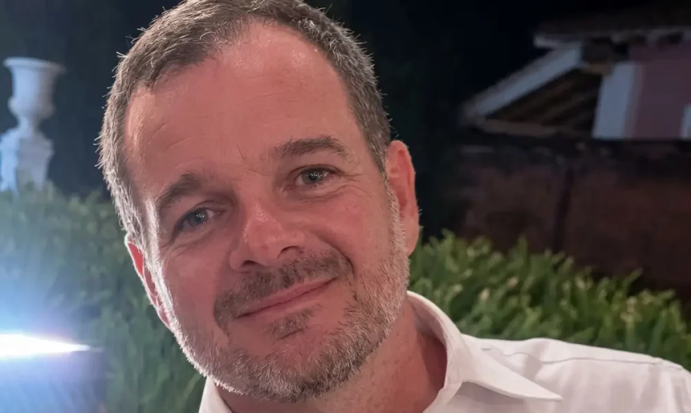 Juiz é encontrado morto dentro de veículo em chamas no interior de SP Imagem referente a Juiz é encontrado morto dentro de veículo em chamas no interior de SP