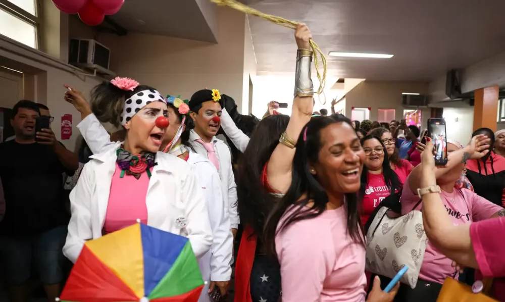 Outubro Rosa: tratamento termina, mas medo do câncer pode permanecer Imagem referente a Outubro Rosa: tratamento termina, mas medo do câncer pode permanecer