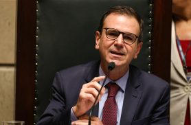 Paes recorre ao STF para barrar anulação dos votos de Garotinho Paes recorre ao STF para barrar anulação dos votos de Garotinho