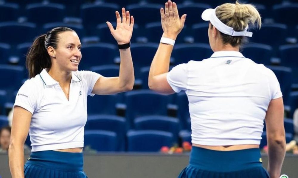 Dupla de Stefani bate campeãs olímpicas e avança à semi em Pequim Imagem referente a Dupla de Stefani bate campeãs olímpicas e avança à semi em Pequim
