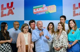 Lula celebra avanço do fim da 6x1 e defende investimento público