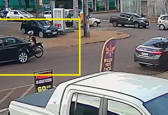 Câmera flagra acidente que deixou motociclista ferido na na Rua Domiciano Theobaldo Bresolin