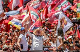 Brasil não será governado por sócios do Banco Master, diz Lula em ato