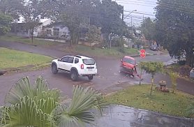 Por outro ângulo: Veja forte colisão entre Duster e Agile