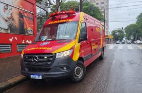 Autopropelido desliza em ciclovia molhada e mulher fica ferida na Avenida Brasil