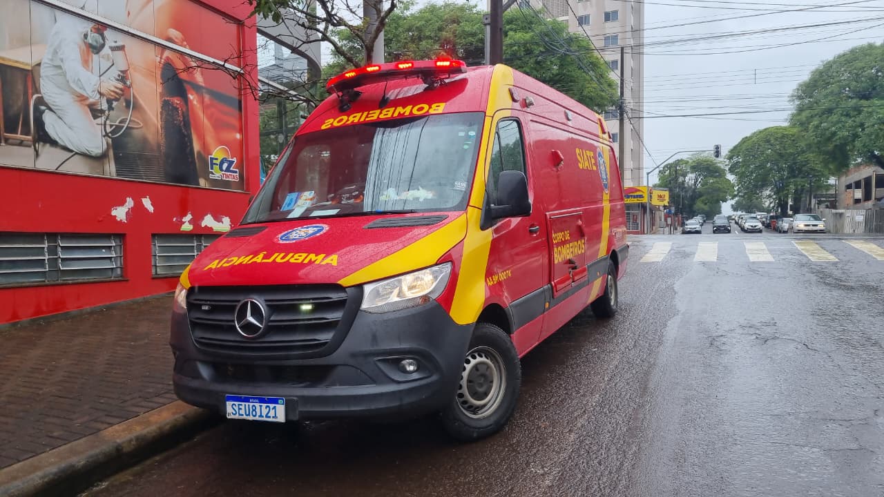 Autopropelido desliza em ciclovia molhada e mulher fica ferida na Avenida Brasil