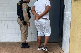 Homem com tornozeleira eletrônica é preso com dois mandados em aberto em Cascavel
