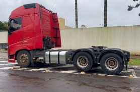 Caminhão com alerta de furto é recuperado pela PRF, em Cascavel